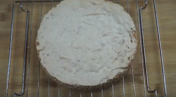 Оставете питките да изстинат напълно върху багажника на телта.