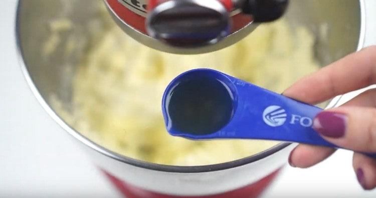 В края можете да добавите ракия към крема.