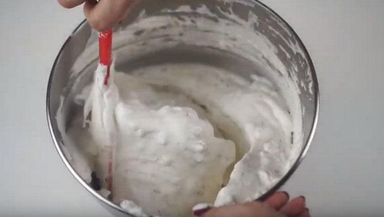 Трябва да имате леко ефирно тесто.