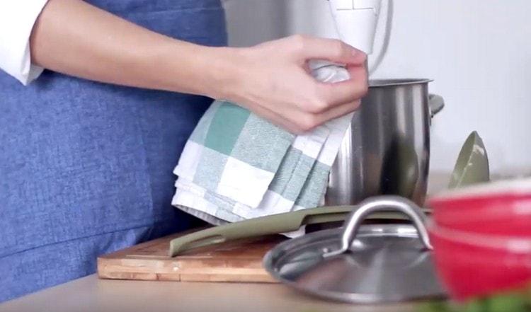 Остава само да убием супата с пасатор.