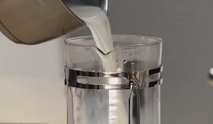 За да приготвите кафе за капучино у дома, пригответе съставките.