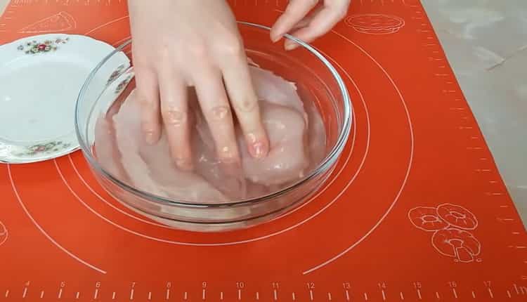 За да направите пастрами от пилешки гърди, пригответе съставките