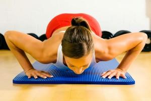 6 conseils pour restaurer les seins après l'accouchement