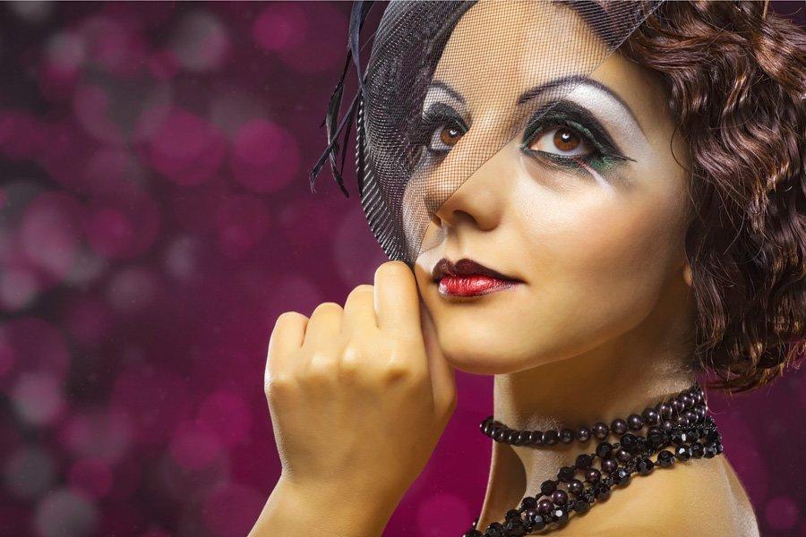 Maquillatge a l'estil de Chicago dels anys 30: sigueu en la tendència de les idees de moda!