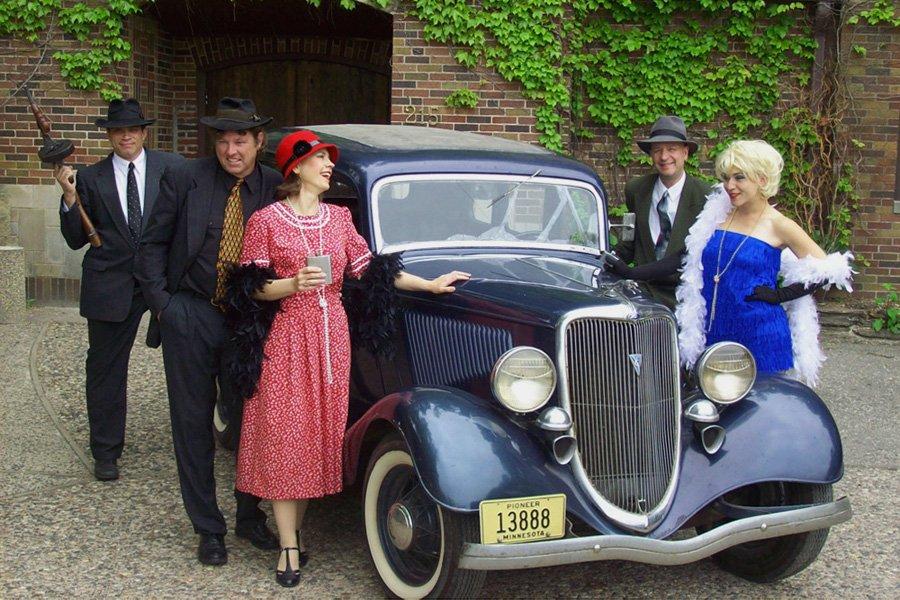 Des vêtements à la mode de Chicago captivés par le glamour