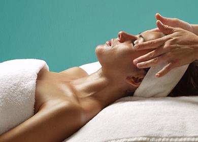 Ansiktsmassage i salongen