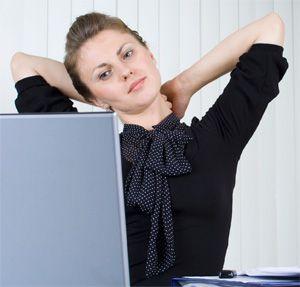 Cuando trabajo en una computadora, mi cuello se adormece
