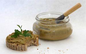 Pâte de poulet dans un bocal en verre