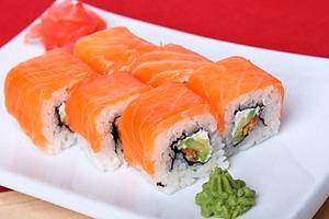 סושי פילדלפיה עם אבוקדו