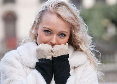 Fille a fermé ses lèvres