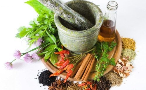 Stupa s kořením a bylinkami.