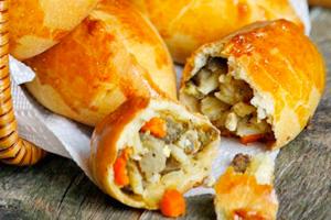 Tortas assadas com fígado e ovos