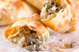 Tortas com fígado e arroz