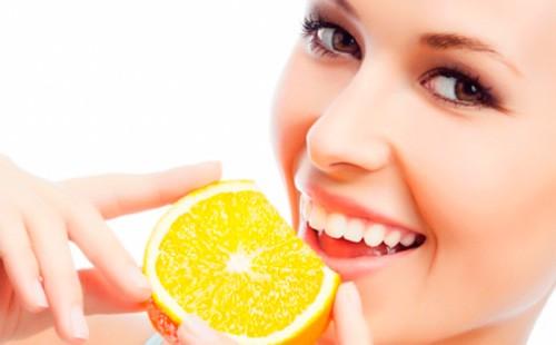 Fille avec un beau sourire