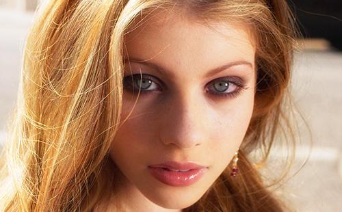 Sun girl aux grands yeux