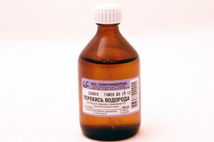 Peróxido de hidrógeno en un frasco de vidrio