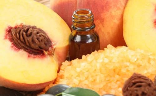 Rodajas de durazno y aceite en una burbuja