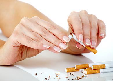 Cigarettes mains lap