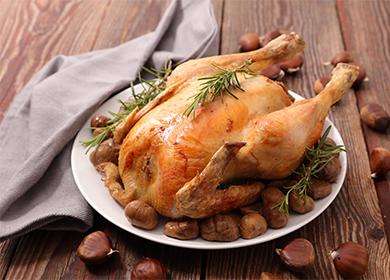 Pui la cuptor pe o farfurie