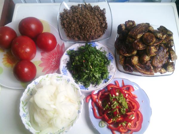 עגבניות, בצל, פלפלים, עשבי תיבול