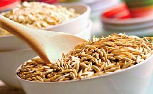 Recette de bouillie herculéenne dans une mijoteuse: avec lait, miel, fruits secs