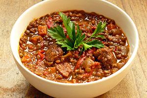 Friptura caucaziană într-un bol alb