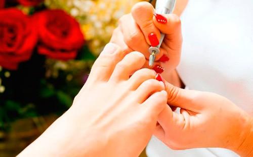 Traitement matériel des ongles