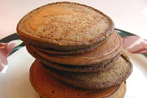 O grămadă de prăjituri prăjite de hrișcă