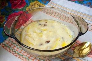 Ang isang nakamamanghang tanawin ay lumitaw mula sa dilaw na lawa ng mantikilya at itim na mga bato ng prun