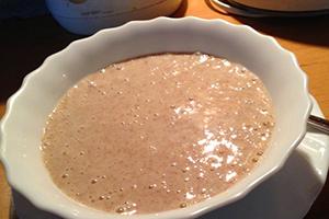 Ang isang malusog na agahan ay ginawa mula sa mga buto ng flax.