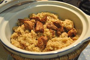 Bouillie copieuse avec des morceaux de viande