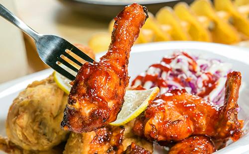 Jak vařit kuře v pivu a víně: hlavní body a 3 jednoduché recepty