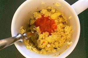 Omletă mexicană într-o cană