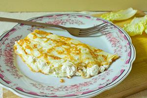 Omleta fara lapte pe o farfurie