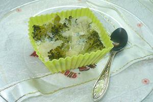 Omleta cu broccoli si conopida intr-un aragaz lent