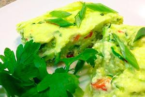 Omleta cu dovlecel si rosii