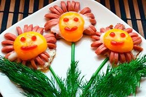 Huevo frito en salchichas