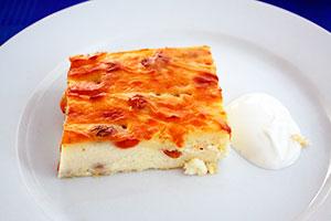 Cassola amb formatge cottage i albercocs secs