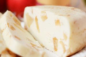 Cassola amb quallada amb plàtans