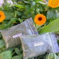 Calendula dans des sacs en plastique