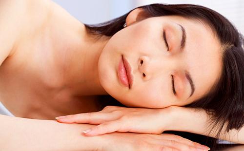 Peau impeccable d'un Japonais jeune