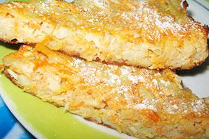 Cassola de pasta, formatge cottage i pomes