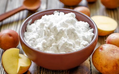 Amidon dans un grand bol marron