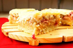 Charlotte na may semolina at cheese cheese