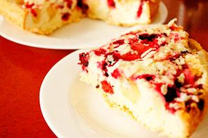 Charlotte con frambuesas y manzanas