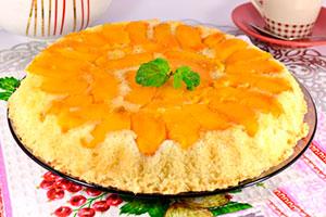 Charlotte med friske ferskner