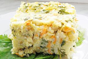 Zucchini casserole na may bigas at mga halamang gamot