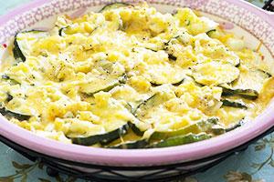 Zucchini casserole na may cottage cheese