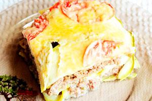 Zucchini, rosii si caserola cu carne tocata