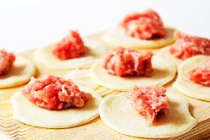 Felii de aluat tocate